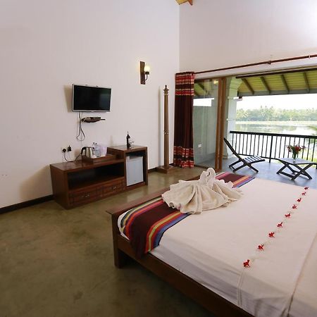 Diya Dahara Lake Resort Yala Zewnętrze zdjęcie