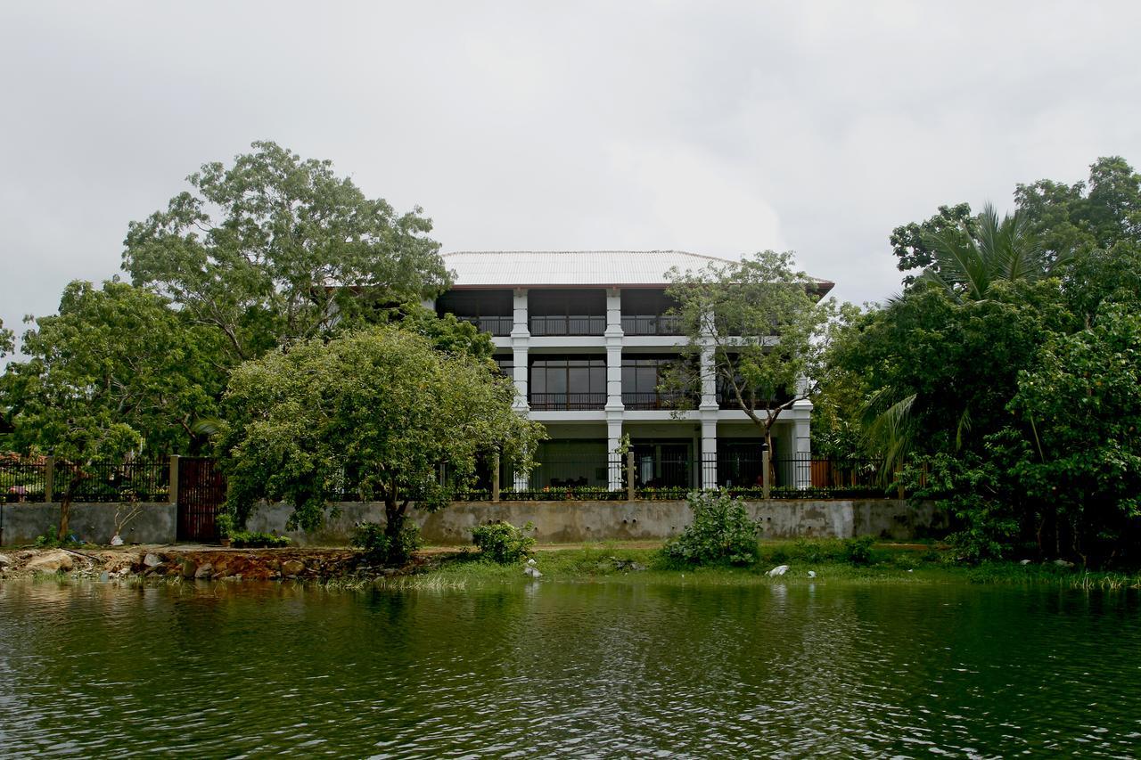 Diya Dahara Lake Resort Yala Zewnętrze zdjęcie