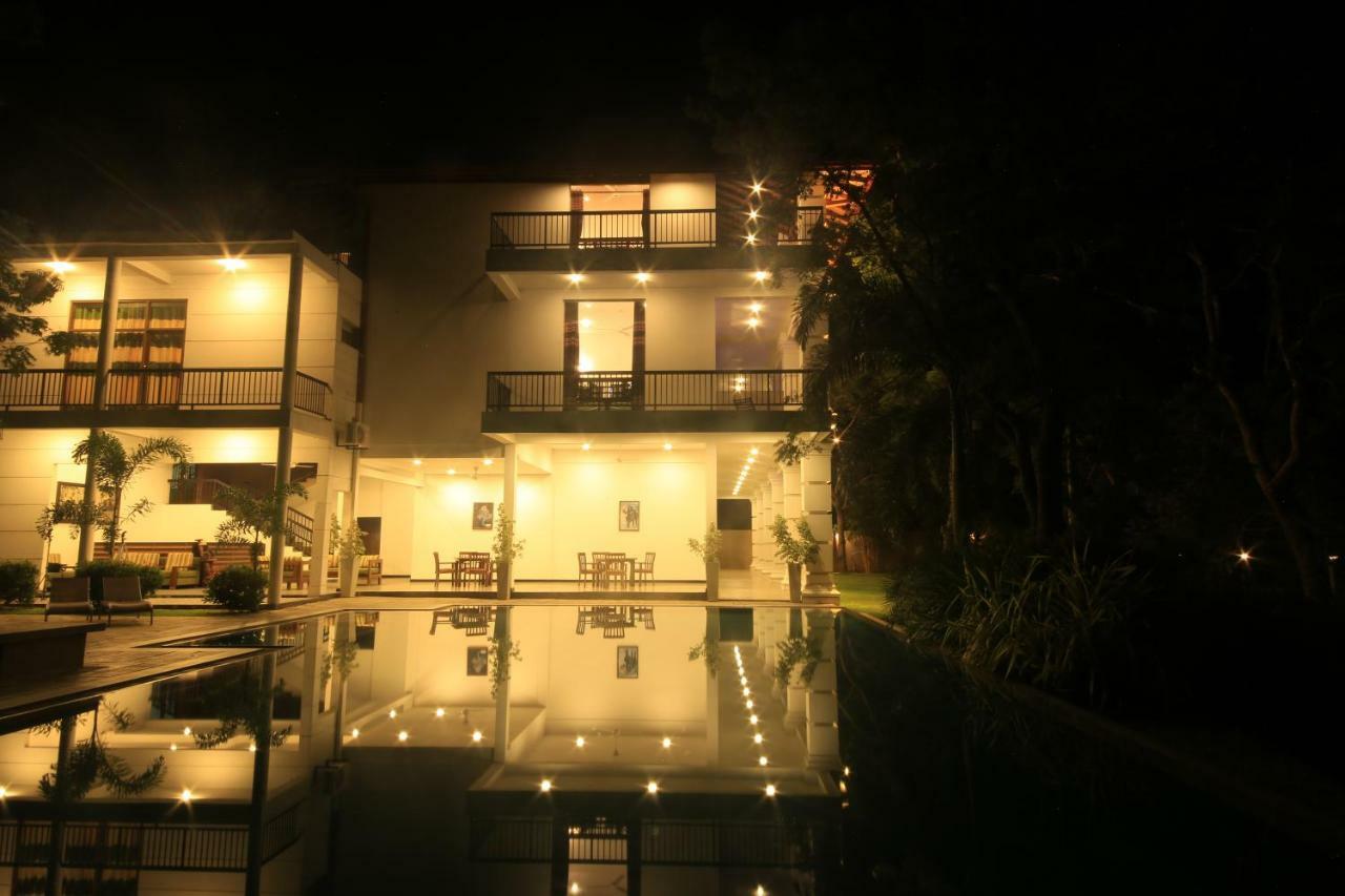 Diya Dahara Lake Resort Yala Zewnętrze zdjęcie
